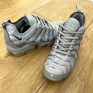 Nike Vapormax - Size 8 Women. Gray style.